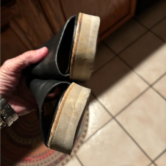 Vince Black Leather White / Cream Wedge Slides Size 7.5 - Picture 2 of 5